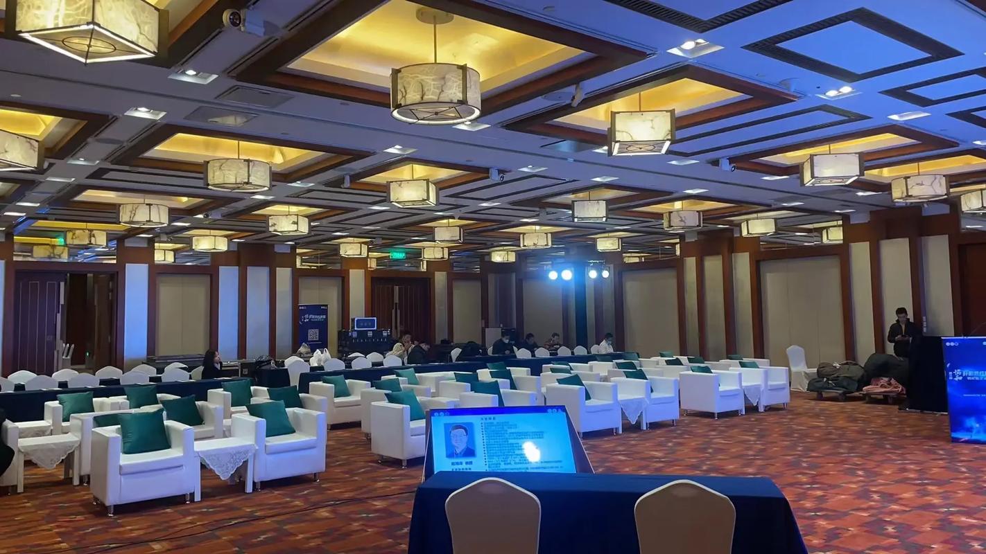 北京国际饭店会议中心沙发摆放完成，打造专业会议与休闲空间